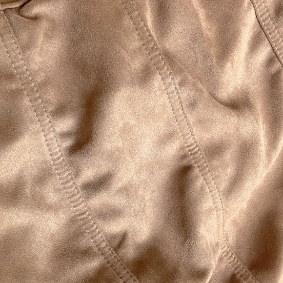 Juniors' SO® High-Rise Side Notch Mini Skirt in ELVN BROWN suede SIZE 3/26 NWT - Picture 6 of 11